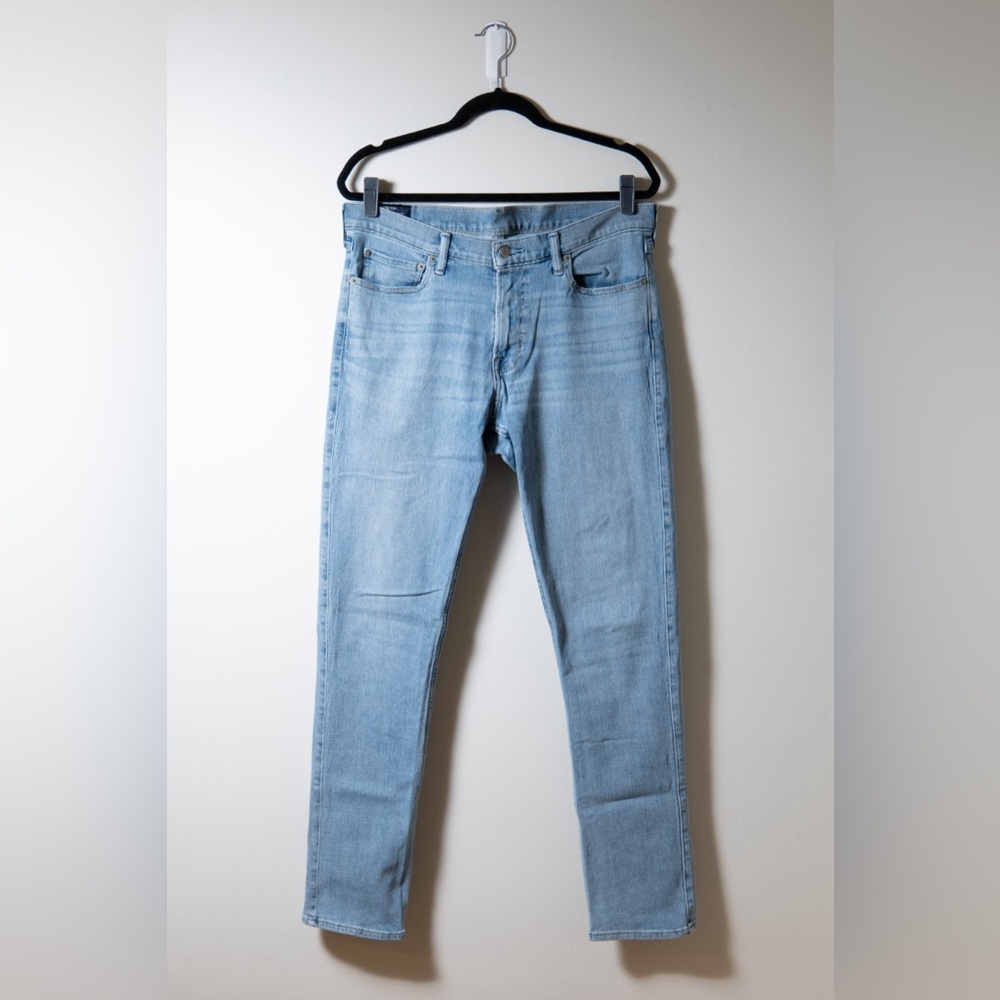 Abercrombie & Fitch Men's Light Blue Athletic Skinny Jeans